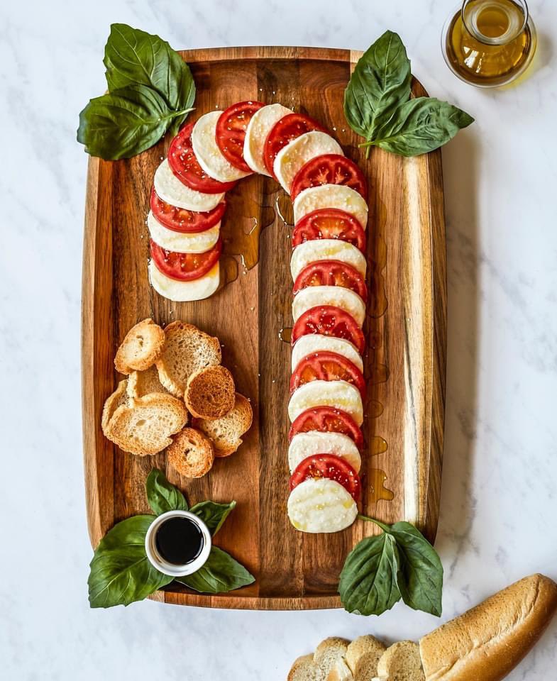 olivaceto's tweet photo. Impress your guest with these festive Christmas caprese salad ideas!  Drizzle our Tuscan Herb EVOO &amp; 18 Age Balsamic from Italy!  
https://t.co/9g95cP6O7g Click on "Shop Now" 
#Olivaceto @fb_lagrangeil #Christmas #Holiday @LaGrangeBiz https://t.co/2shatp4nSL