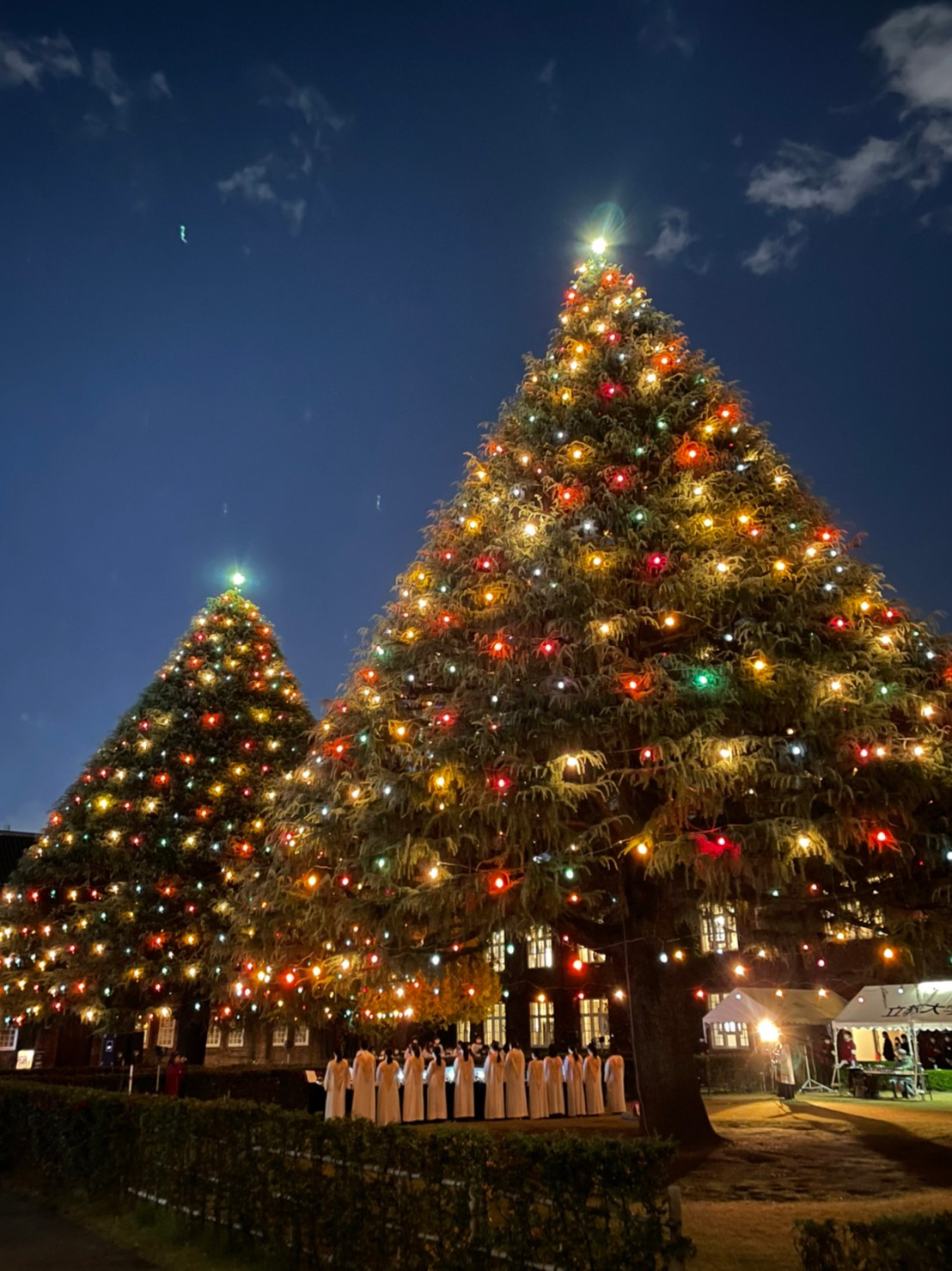 立教大学池袋クリスマス実行委員会 池袋クリスマス実行委員会 広報担当です 昨日 イルミネーション点灯式の収録が行われました イルミネーション点灯と共に ハンドベルクワイア 聖歌隊 オーガニスト ギルドによる演奏もありました 12 3 金 18 00
