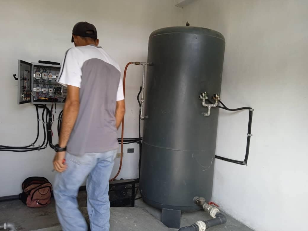 #26Nov 💦 Gracias al Gob. Bolivariano liderado por nuestro Pdte. <a href="/NicolasMaduro/">Nicolás Maduro</a>, el equipo trabajador de #AguasDeCojedes realizó revisión y puesta en marcha de sistema hidroneumático del Preescolar Iginio Morales en el Urb Rómulo Gallegos
#ElecciónIndígena2021 <a href="/RMarcoTorres/">Rodolfo Marco Torres</a>