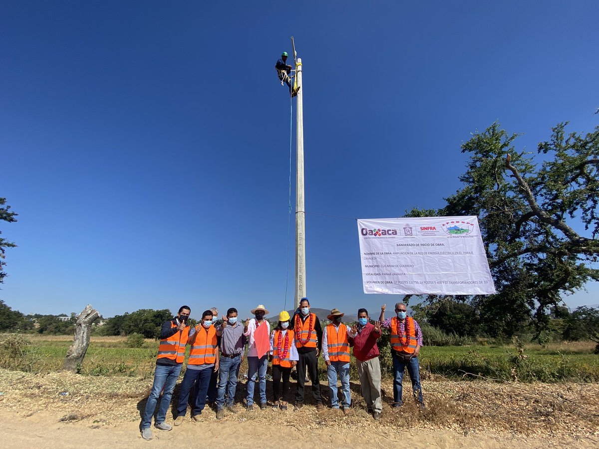 afodepoac's tweet photo. Visité la colonia Zavaleta en Cuilapam de Guerrero, donde dimos el banderazo de inicio a la obra de Ampliación de la Red Energía Eléctrica, junto con Yadira Rodríguez Díaz representante de #AFODEPO y Presidenta del Comité de Obra con quien seguiremos trabajando por nuestra gente. https://t.co/dGWJm8QaKI
