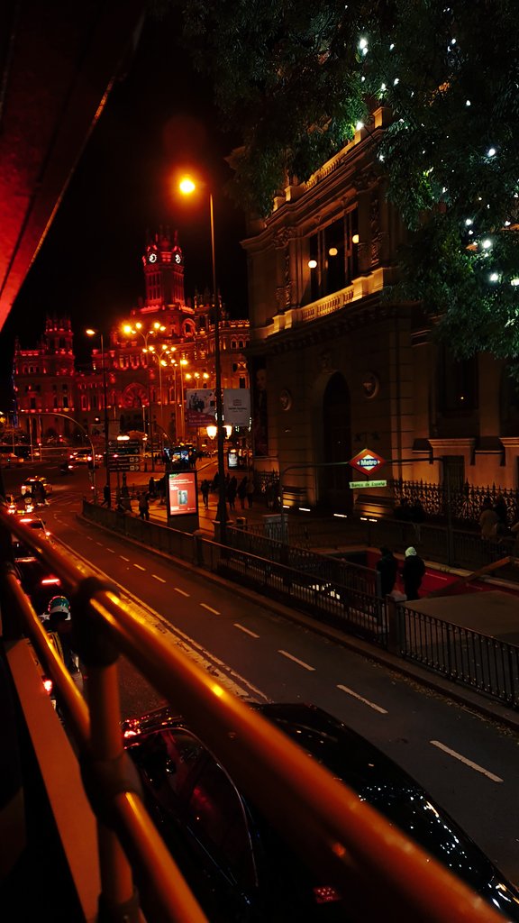 TapasMadrid's tweet image. すごい寒かったし、すごい待たされたけど、辛うじて #Naviluz  に今年も乗れました。
昨日からマドリードのクリスマスイルミネーションが開始。街もいよいよクリスマスモードです。