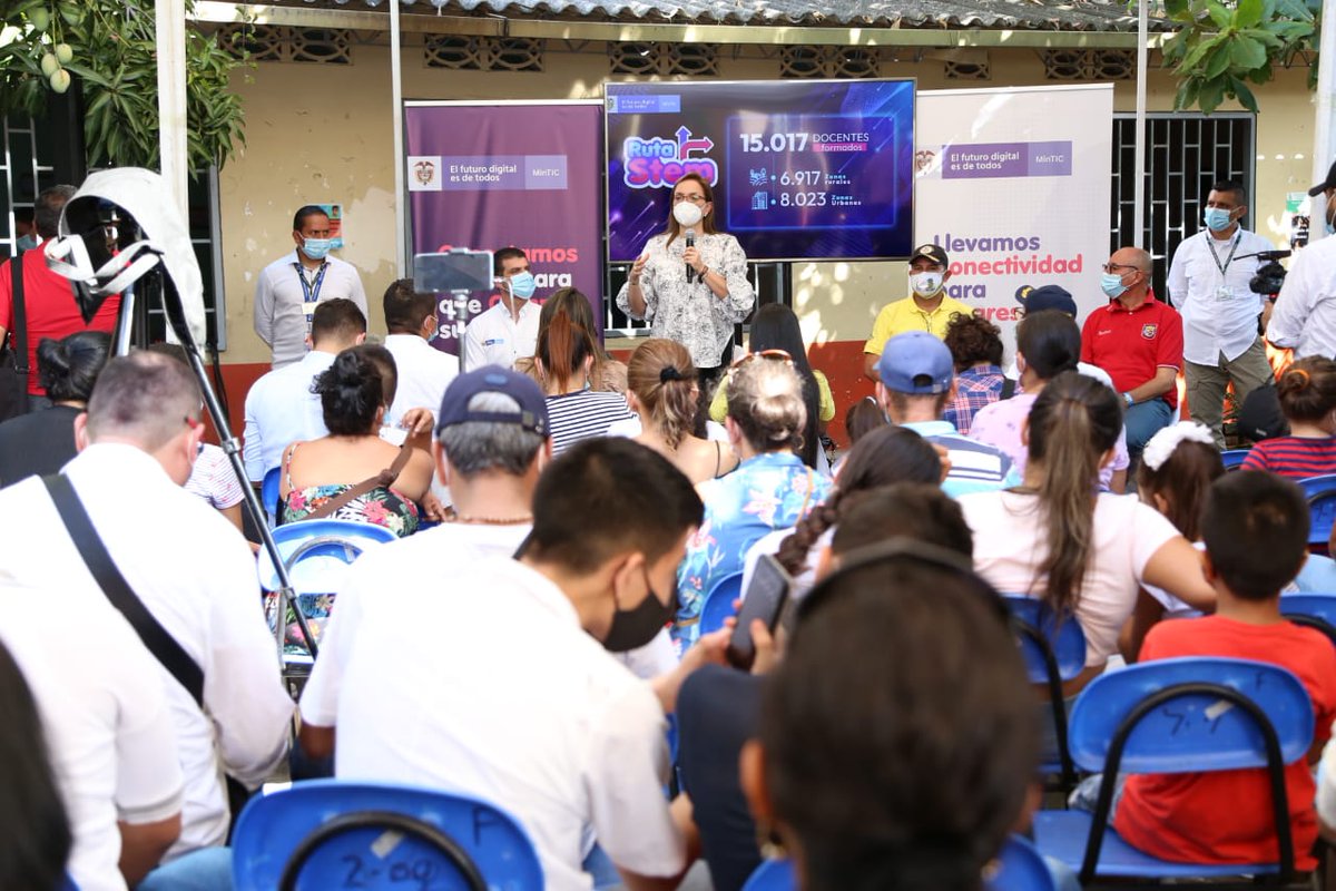 CarmenLigiaV's tweet photo. Desde la I.E. Técnica San Luis Gonzaga, sede Las Niñas, en el corregimiento Chicoral en El Espinal, #TolimaConectado le dimos una importante noticia a la comunidad. El municipio se beneficiará con 8 Centros Digitales que tendrán conectividad por 10 años. https://t.co/GFlUPDtKIz https://t.co/DBa0mDiKac