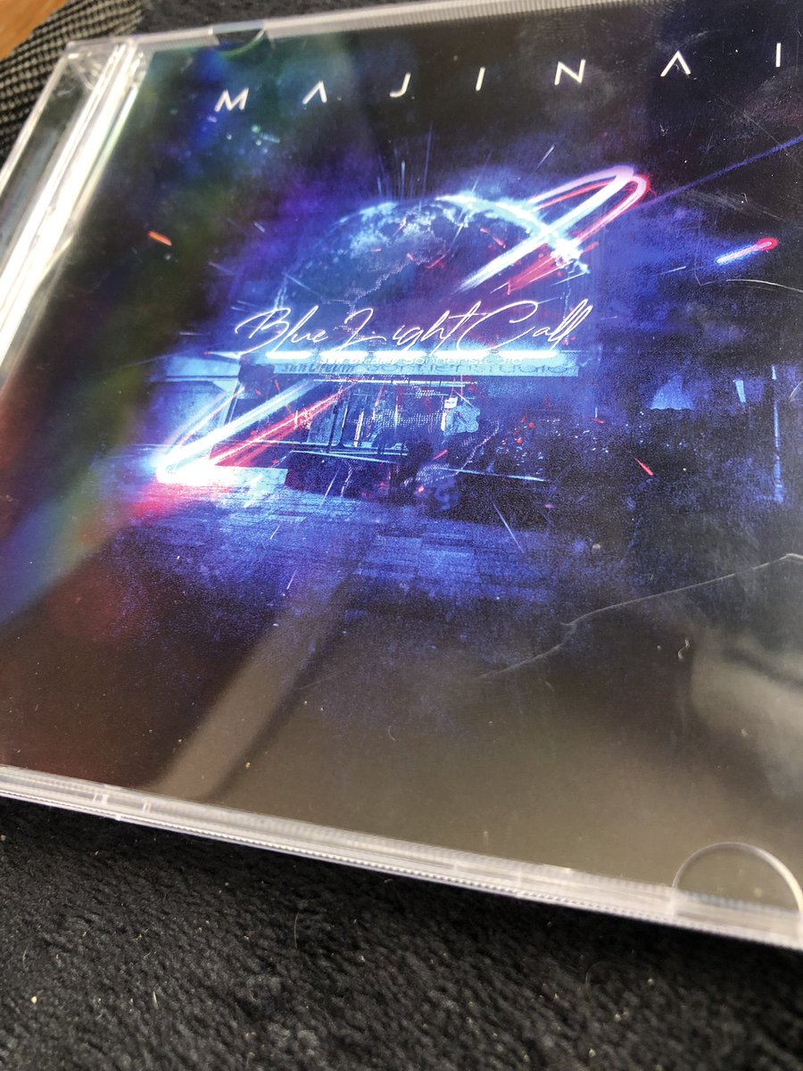 s_kinuko's tweet photo. ブラコのCDをゲットしてウキウキしてたら『俺は前から良いと思っててダウンロードしてよく聴いてるよ』とマウントをとってくるダンナ。
夫婦でも知らないことはある。。
#blue_light_call https://t.co/IVRxnbpGvY
