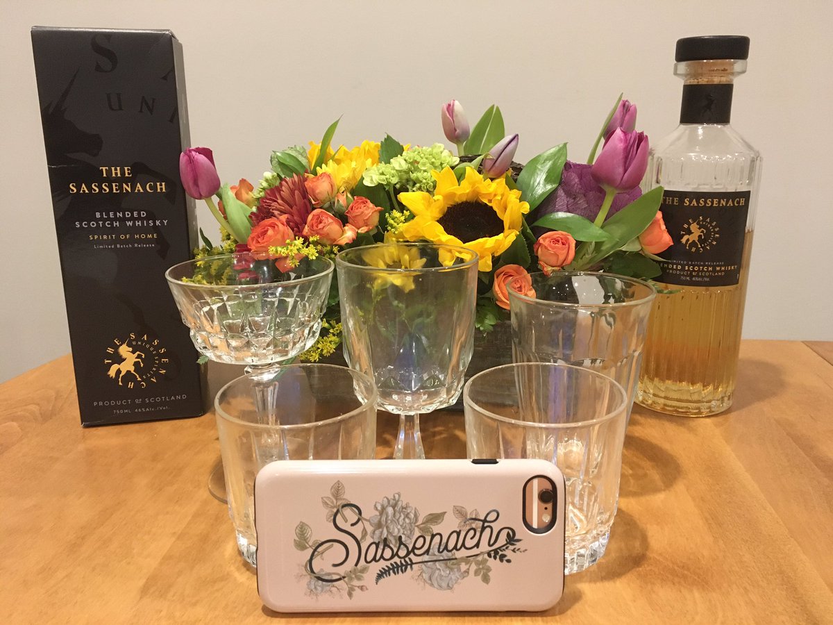 Thankful for family to toast “Slainte” with a wee dram of <a href="/SamHeughan/">Sam Heughan</a> <a href="/SassenachSpirit/">Sassenach Spirits</a> during post Thanksgiving board game tournament! You can’t choose your family but they can choose their glass #dinnafash #outlander #sassenach