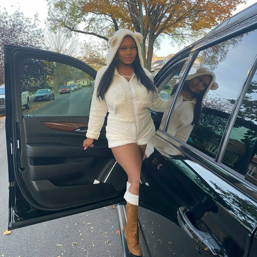 JocieDenae's tweet photo. Getting Cozy for the Holidays 🥰❤️🍁🍂 https://t.co/qRiYcex9jv https://t.co/oA9gygL2hk