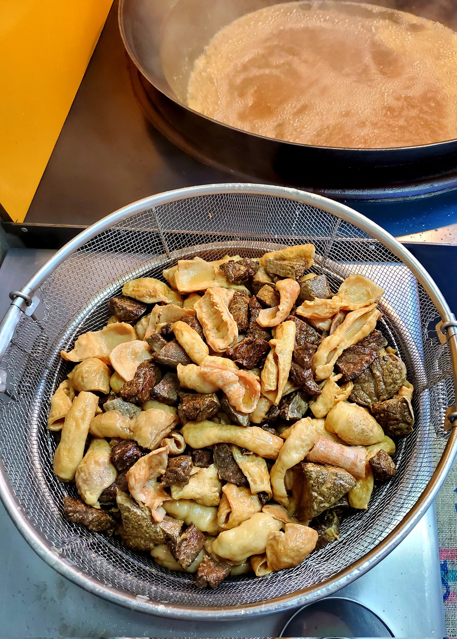 たけるんイリカス工房 おはようございます 本日はパック用イリカスを製造中です 明日11月28日 日 は出来立て店頭販売日 Snsからも続々とご予約いただいてます 発送も可能です 料理に万能亀亀スパイスや 数量限定キーホルダー マスクも販売中 ご