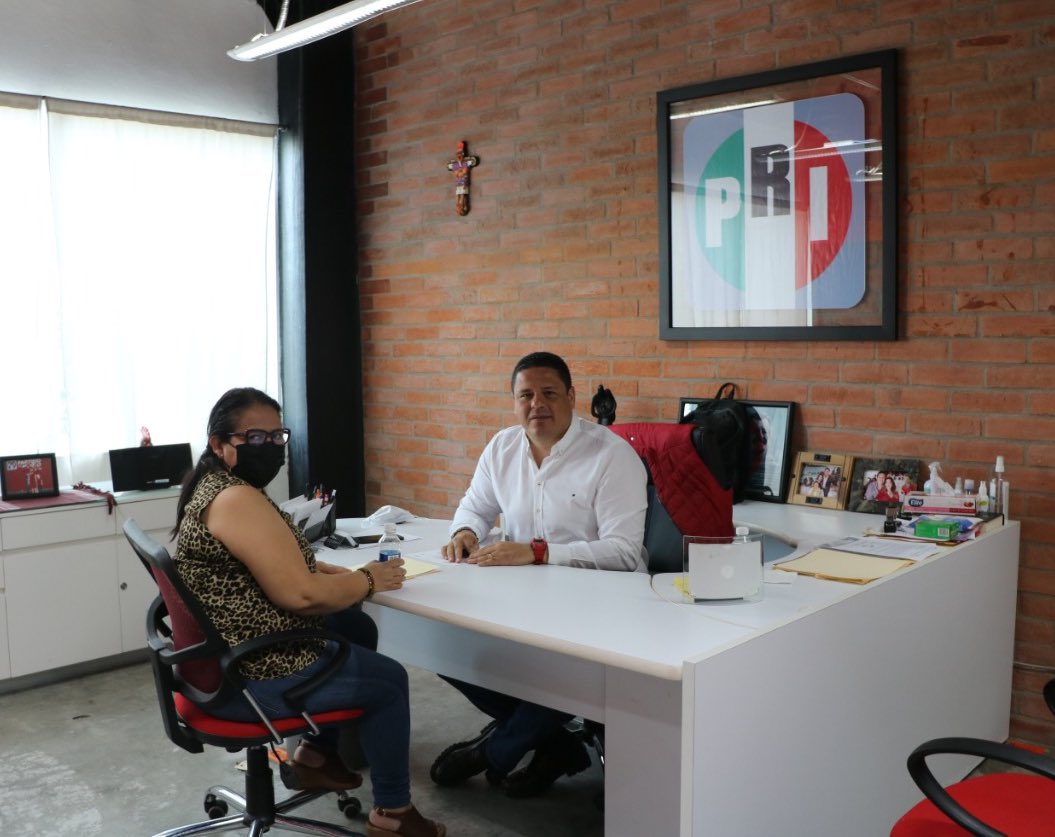 Cerrando la semana con todo, en reunión de trabajo con mi amiga <a href="/florangel2504/">Flor Ángel Jiménez J</a>, preparando la gira de la líder nacional del ONMPRI. #Revolucionarios