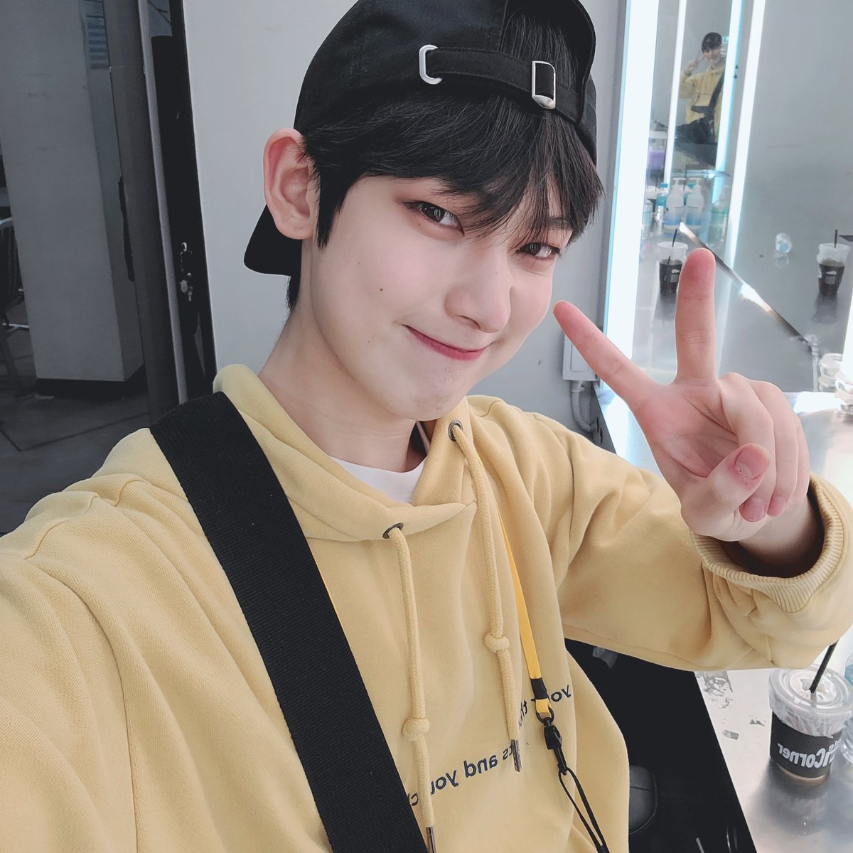 theneonsite's tweet photo. Para revivir a esta casita, me presento en el #BEST𝐁𝐎𝐘𝐙7thCB con gorrita para disimular la pelada, ñam. Today #ImTheStealer solo porque los best boys andan por acá. Felicidades, bebitos.

͟͟★! ℒ𝗈𝗏𝖾𝗅𝗒 𝖢𝕦𝕡𝗂𝖽 ، #𝐇allit  ִֶָ https://t.co/vieVdKwJ5D