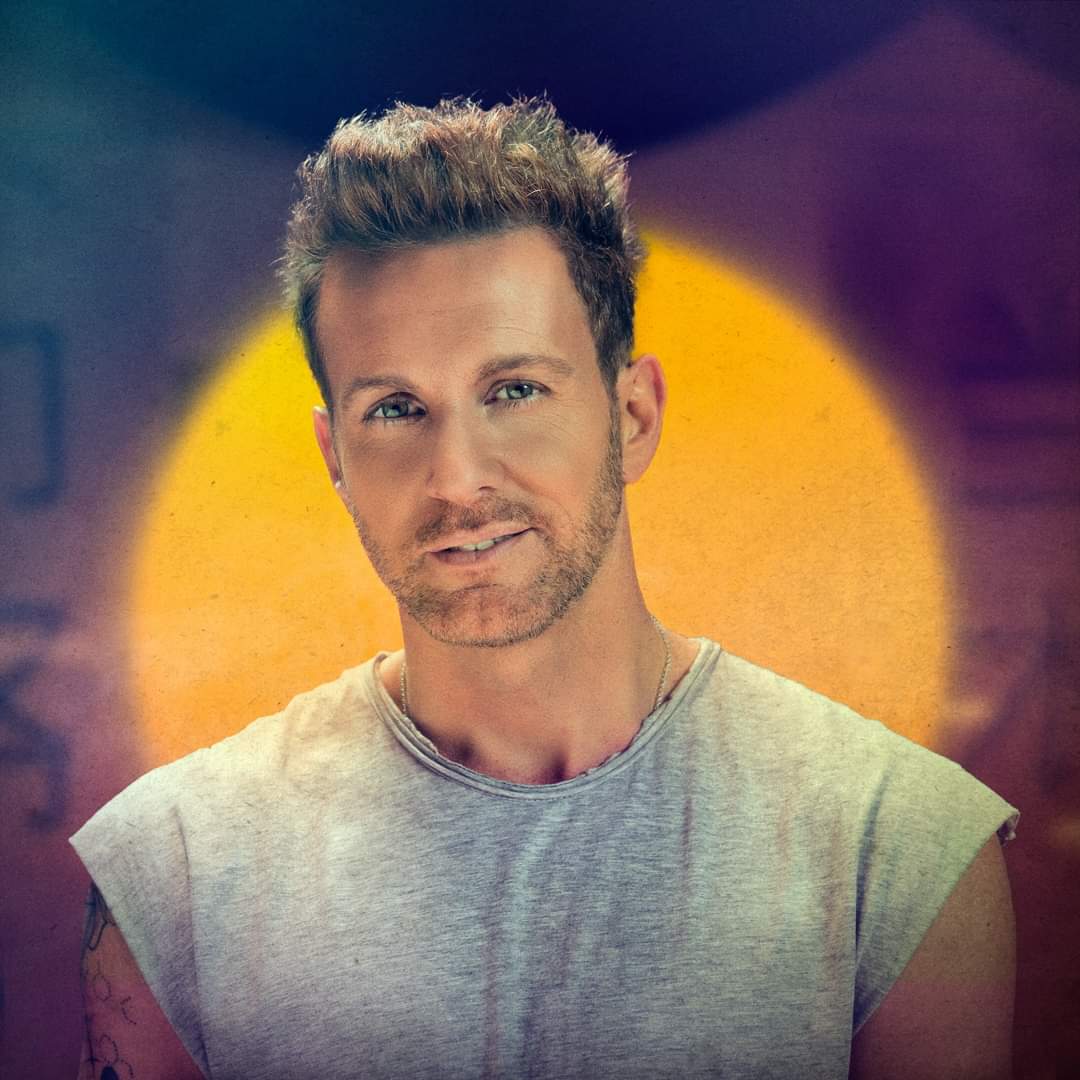 veronica_maty's tweet photo. @AxelOficial #SoloXHoy la rompe, siempre nos sorprendes para bien, gracias por tu entrega, ahora a seguir escuchando #SoloXHoy 
#hoyysiempre a tu lado
#LaMusicaNosUne
@Supernovaprod
Te amo!! ❤ https://t.co/LbuaNN76xf
