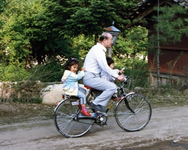 <김대령>
애국 실천에 자신의 젊음과 몸을 불태우셨던 전두환은 우리의 인자한 대통령이셨다. 구국의 영웅이 떠나시는 날 국가장도 치루지 못하게 한 오일팔깡패들에게 전쟁을 선언한다.(요약함)