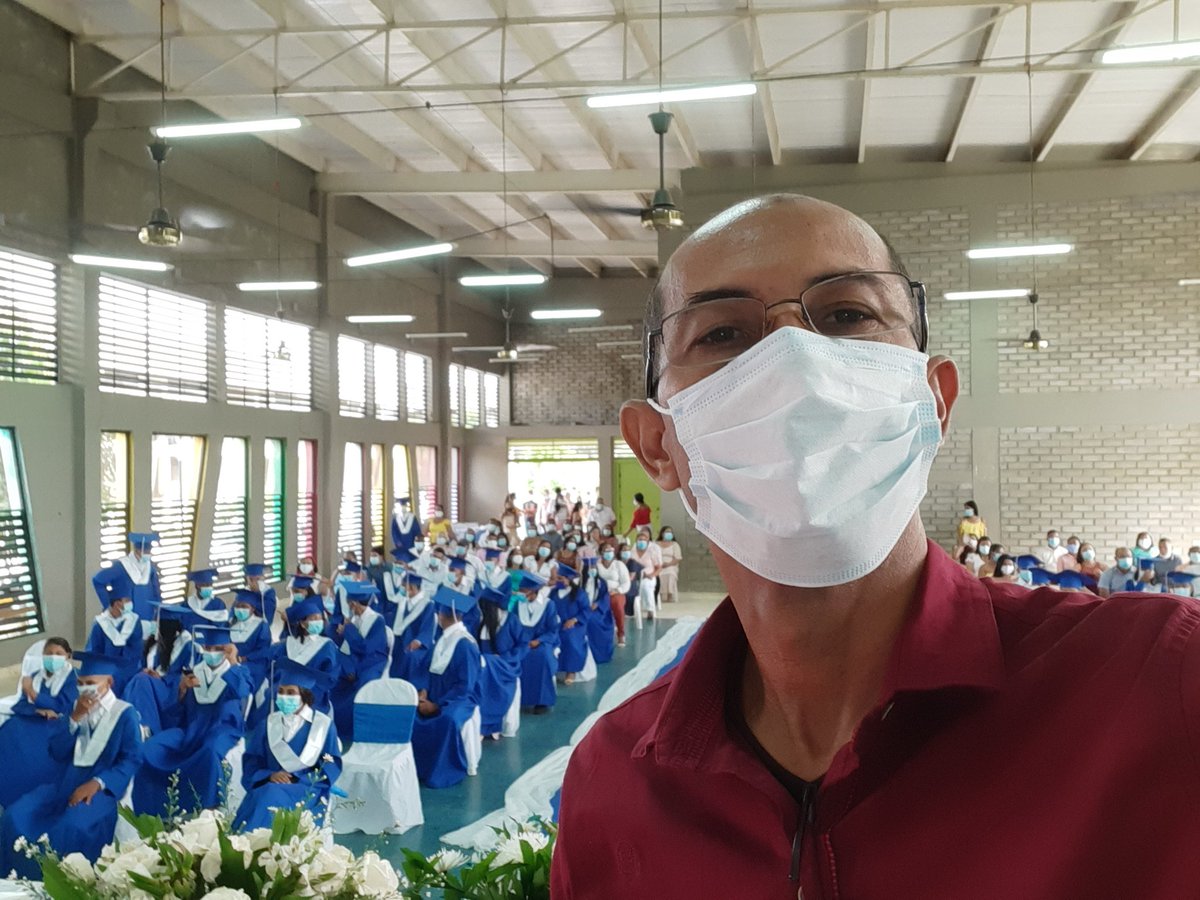 WillianFreiles's tweet photo. Acto de graduación en la I.E. La Unión de Santa Cruz de Lorica. Felicidades a los graduados!! https://t.co/eTeiXFKrDU