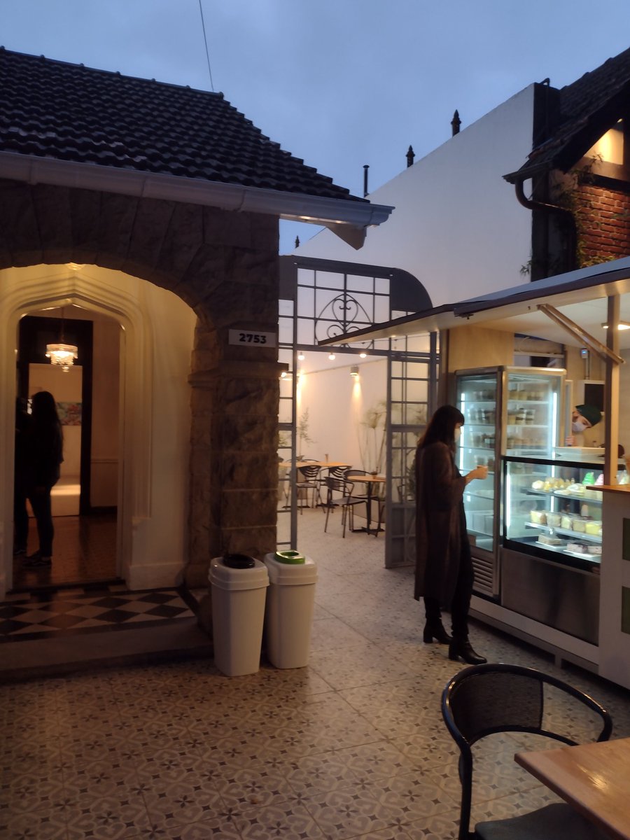 Hoy disfrutamos de la inauguración de un nuevo espacio dedicado al arte en <a href="/MarDelPlataARG/">Mar del Plata</a>  Espacio Vitto con <a href="/florarroyos/">Flor Arroyos</a> <a href="/VergezAlejandro/">Ale Vergez</a> <a href="/fotografaseem/">Fotógrafas en el mundo</a> presente!!! Felicitaciones