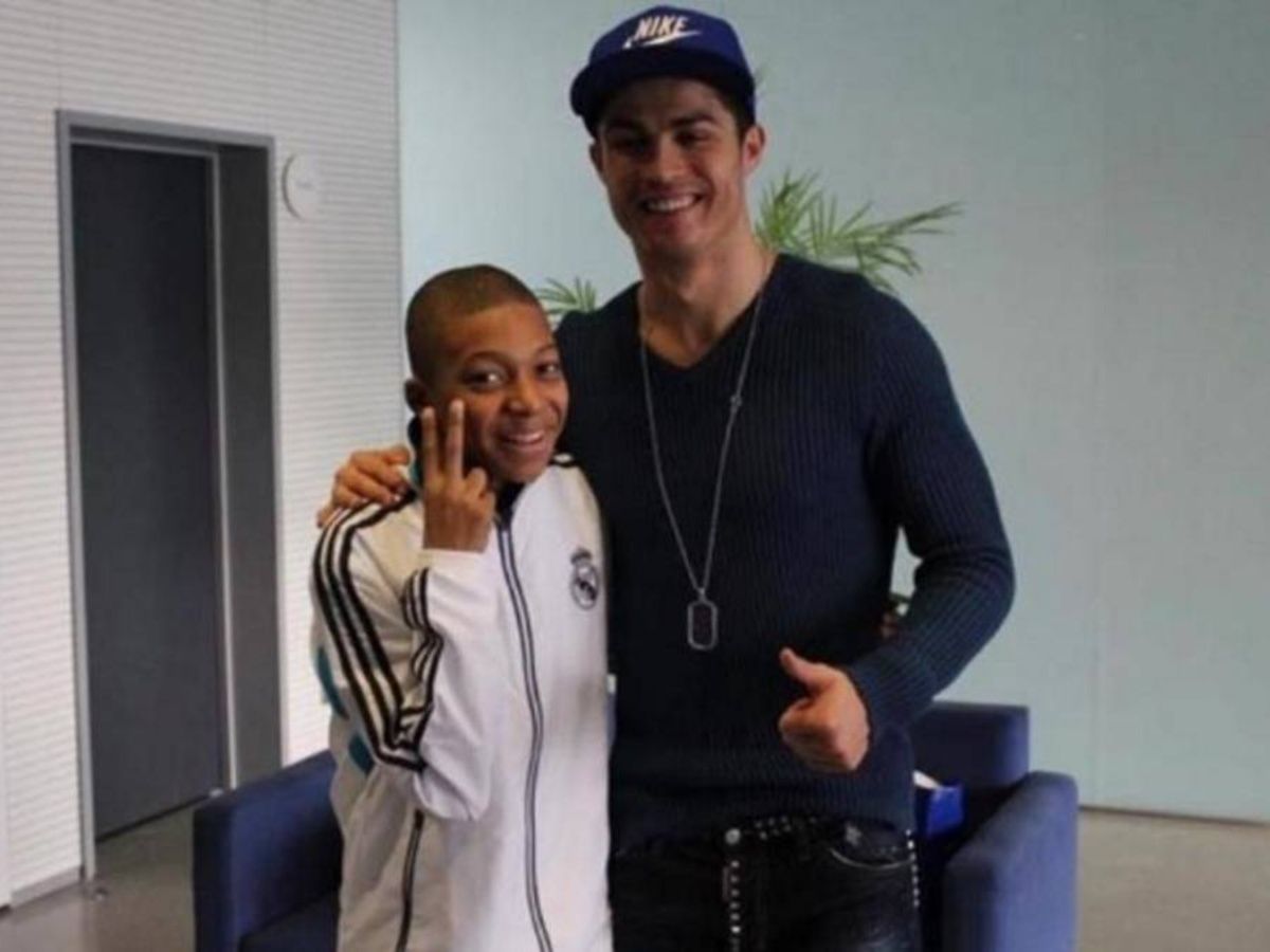 Madrid Zone on X: 📸 It was Zidane who took this iconic picture of  Cristiano Ronaldo with Kylian Mbappé, according to Kylian's newly released  autobiography comic book, Je m'appelle Kylian. #rmalive   /