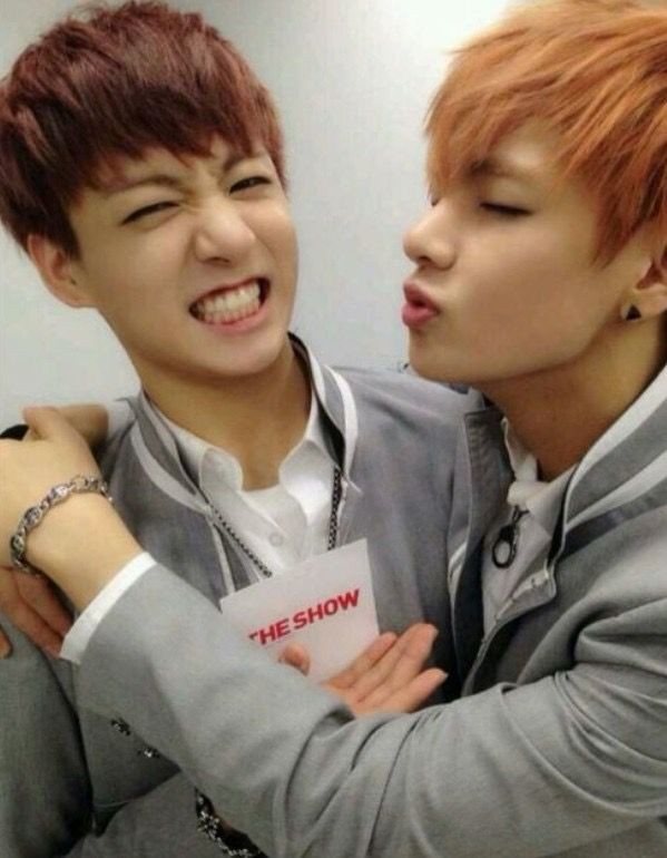 BTSTARS_twt's tweet photo. Una fotito comiendome a besitos a Oliver porque hoy estoy muy feliz de asistir al #𝕊𝐎𝐋𝐒𝐓𝐈ℂ𝐈𝐔𝐌1stFansign y es que en esta casita somos tan fans de ley que venimos con los calzoncitos al aire para que los acepte como ofrenda.

˒ ⌗ ¡ ¡ : 🎼 𝖤𝖬𝖮 𝗞𝗜𝗗𝗗𝗢𝗭 ⋅ #HAYASHI https://t.co/BNWd1ZWfMx