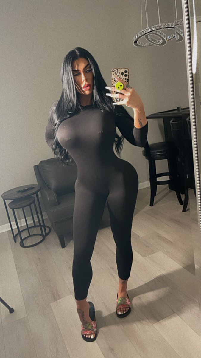 NunziatoLindi's tweet photo. Do you guys still like me in regular clothes? Hope you’ve had an amazing Black Friday 🖤 https://t.co/vuOeAwBQ9k