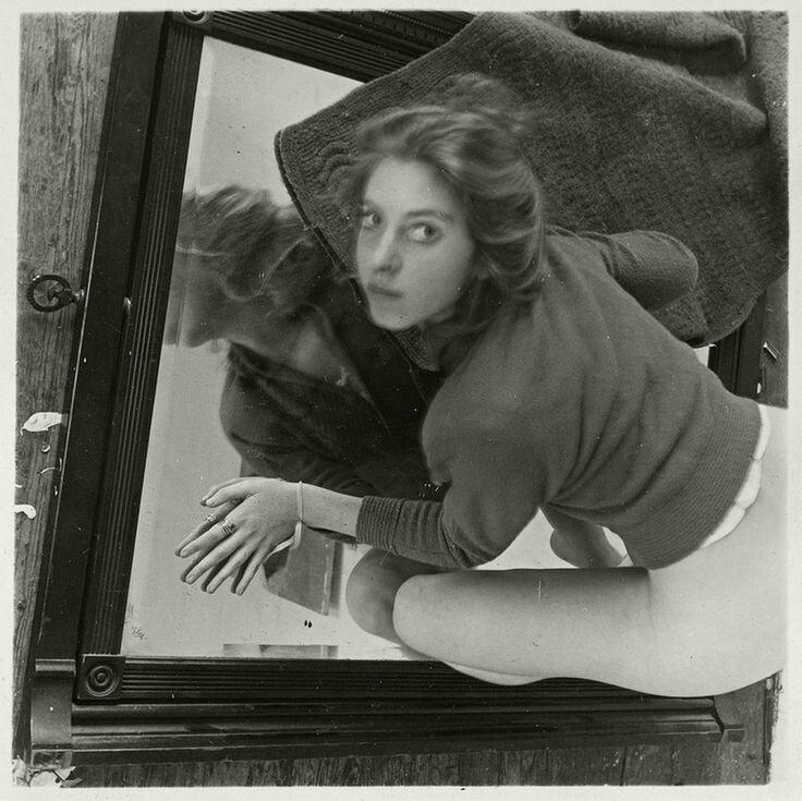 literlandweb1's tweet photo. "El erotismo es una de las bases del conocimiento de uno mismo, tan indispensable como la poesía".
Anaïs Nin
📷Francesca Woodman https://t.co/ky5T6Ek9eL