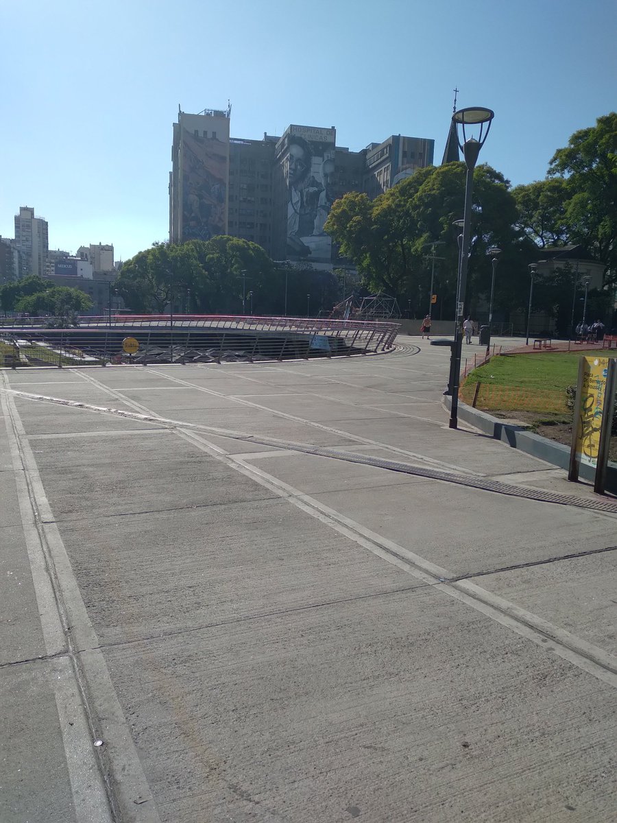 MkariOd's tweet photo. Hoy. El pasillo de mi facultad 🤣. La plaza houssay, el día estaba hermoso además hacía mucho calor muchos tomaban sol 🌞😎. Las tres pinturas del hospital de clínica San martin 🤩 siempre que vuelvo a casa las miro💞
#예블리 #예성 #우리의 #일상 #Yebblers
@shfly3424
#YESUNG https://t.co/zgN4Yp8gAL