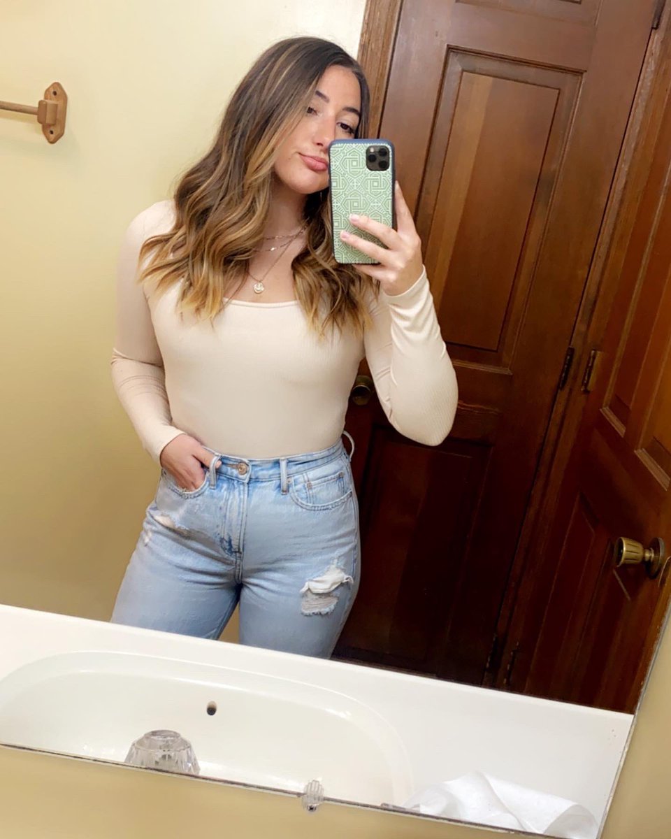 6 months ago vs. yesterday: 27 pounds down and finally feeling like myself again. Here’s to an (almost) new year, healthy mindset, and not avoiding anxiety. 😅 okay bye.