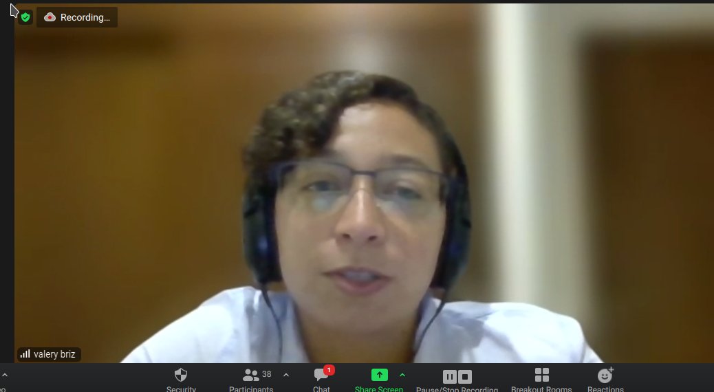 marycoder's tweet photo. Valery @valerybriz compartiendo sobre frameworks en Python en el panel backend de #wwcodeguatemala #python https://t.co/CBrJEhEJI6