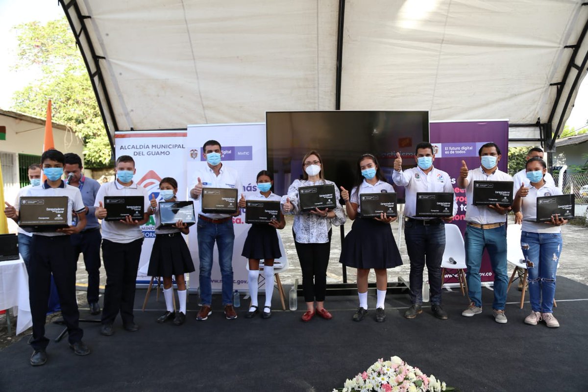 CarmenLigiaV's tweet photo. El Guamo, #TolimaConectado, se beneficiará con 15 Centros Digitales instalados en sedes educativas rurales. Ya tenemos 12 centros instalados y en operación. Además, hoy entregamos 40 @CompuParaEducar en la I.E. La Chamba. https://t.co/LLUVwqCLCY