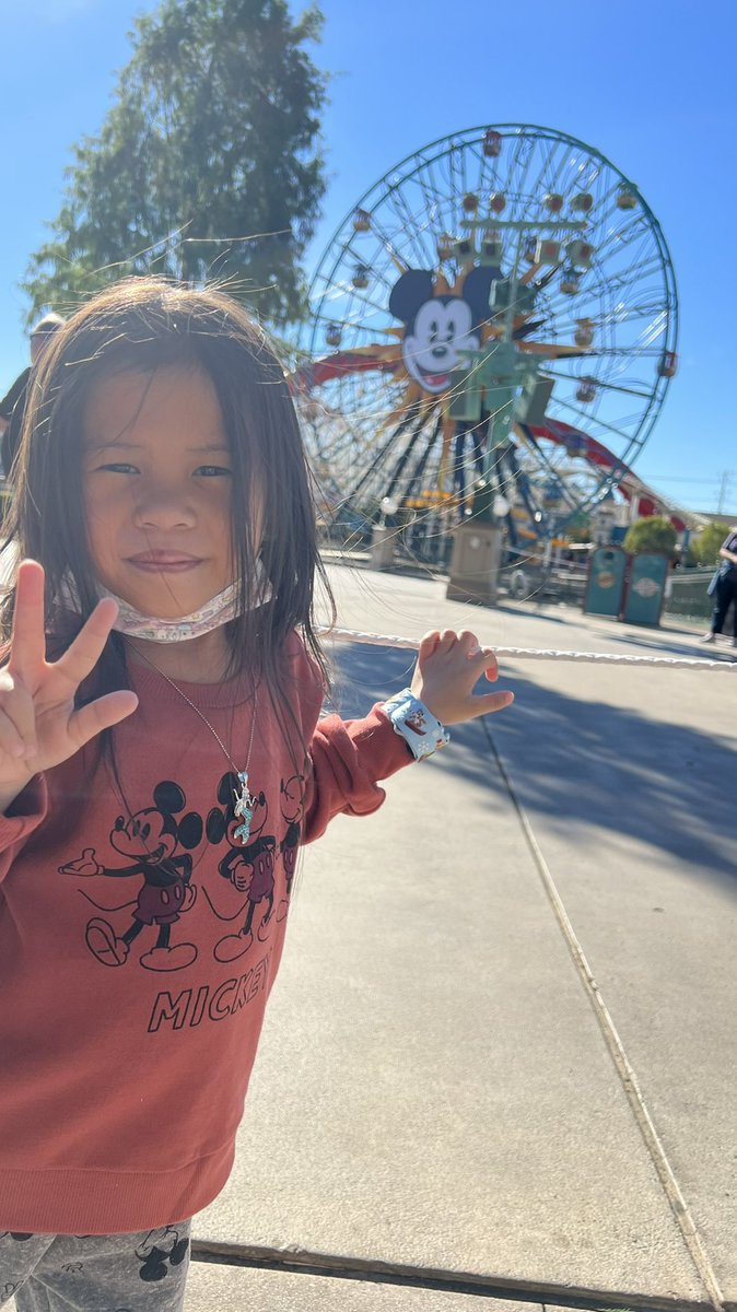 joymatagolai's tweet photo. Disneyland 2021 https://t.co/S9t8Hw141x
