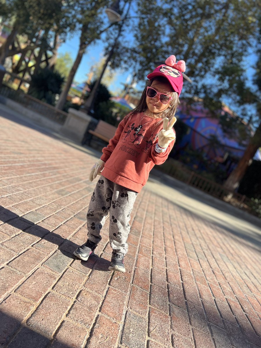 joymatagolai's tweet photo. Disneyland 2021 https://t.co/S9t8Hw141x