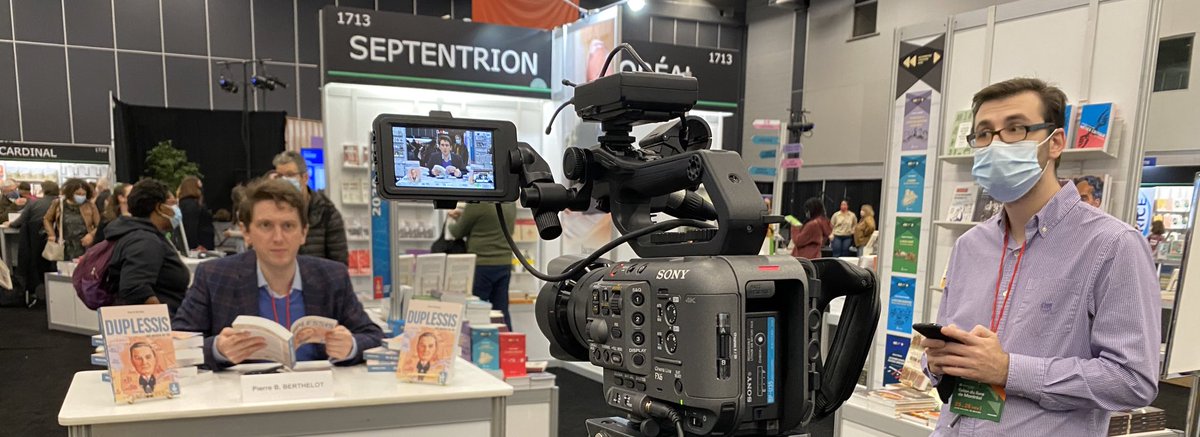 FrancisDenis1's tweet photo. Tournage au kiosque des @SeptentrionEd du @salonlivremtl avec Pierre Berthelot, historien et auteur de « Duplessis est encore en vie ». https://t.co/aHg6c295aW