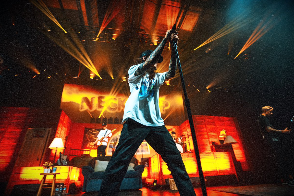 NeckDeepUK's tweet photo. Thank you Chicago! Biggest show on this tour, and our biggest US headline show ever. St Louis tonight! Only 13 more shows to go ⏰ https://t.co/l1pT4NyG12