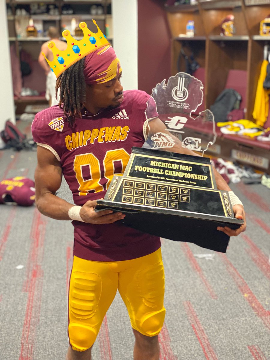 231_Peezy's tweet photo. MICHIGAN MAC CHAMPS !! ❤️💛❤️💛 proud of my brothers and staff! #thankful for all the joy and happiness they bring me! . wouldn’t want another group of guys to enjoy this journey with!🔥⬆️ #BigChips #WeRunTheMitt @CMU_Football https://t.co/vZKMJ7kMZp