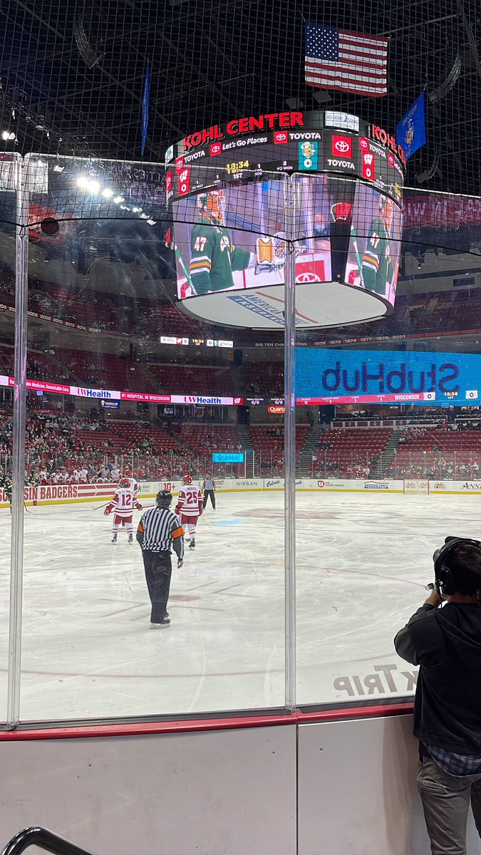 SYAthletes's tweet photo. Badger Hockey! https://t.co/VXkW37aTsn