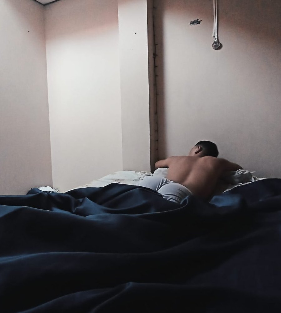 EliotCp4's tweet photo. #ModoBlackFriday   "Solo en mi cama... pensando en quien seria el ser que se gane acompañarme, que me bese mi piel como a mi corazón"....   (RT) https://t.co/bpZxPudKyY