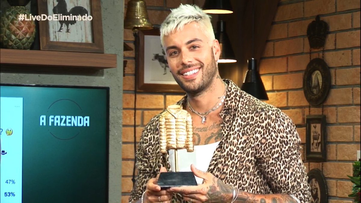 guiaraujo13's tweet photo. Agente do caos premiado! 🏆 #LiveDoEliminado https://t.co/Av91AWvkH0