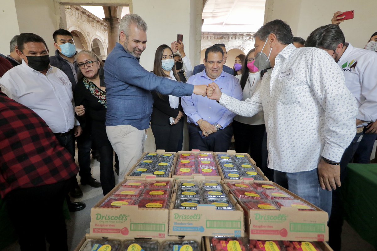 Hoy visité Tarímbaro y tuve la oportunidad de conocer productos de diversos municipios. Durante la asamblea de la Federación Estatal de Propietarios Rurales de Michoacán, reafirmé el interés del Gobierno del Estado de fortalecer e impulsar nuestras vocaciones productivas.