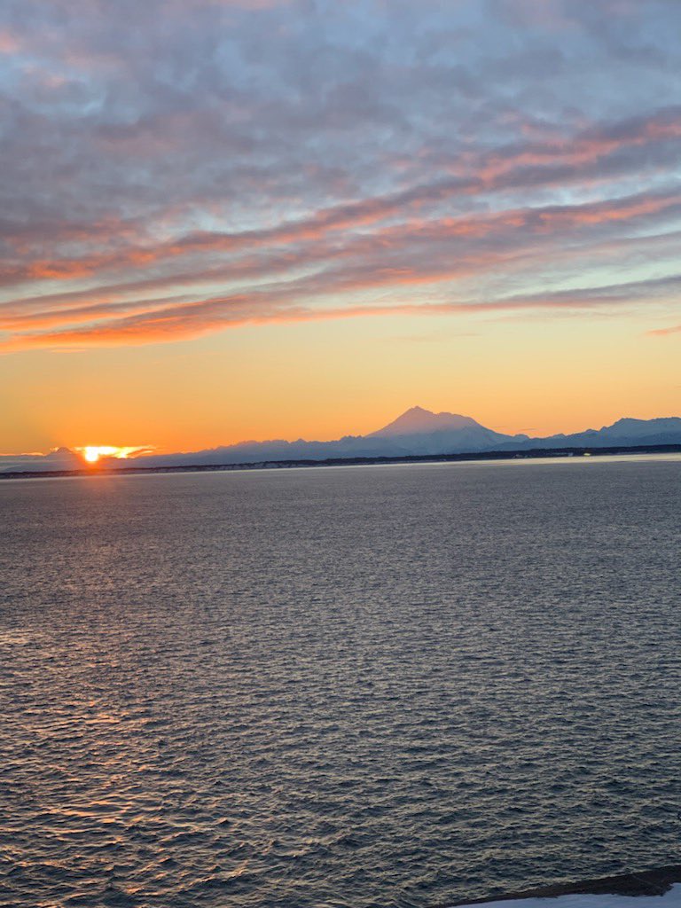 gomer2323's tweet photo. #Sunset behind #MtRedoubt in Cook Inlet from #MyAss tonight 🧡 https://t.co/7GCNf3xwyj