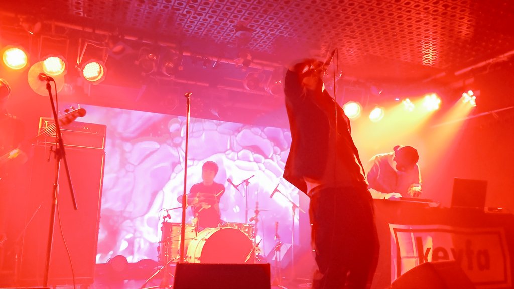ginrei_mudhoney's tweet photo. 【KEYFA】
私HIPHOP好きなのよ。学生の頃はadidas3本線が日本に初めて入った時、1番早く入荷する店に買いに行ったし。高木完and藤原ヒロシ世代だから。
レイジも好きだしFEVER333も好きだし、バンド&HIPHOPの進化が好きです。
高校生にみせたかった。
喋りとバンドのギャップ大好き笑
#Keyfa https://t.co/JbCs4JKnyf