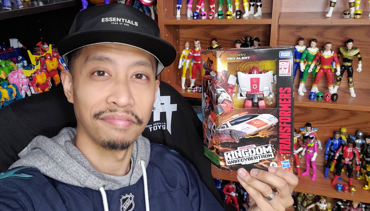 JBPeralta_Toys's tweet photo. S/O to @HasbroPulse for the super fast shipping ๐ The Walgreens Exclusive WFC Kingdom Red Alert is now in the collection๐#transformers #wfckingdom #G1RedAlert #toycommunity #jasonperaltatoys https://t.co/JsDoBhSC5k