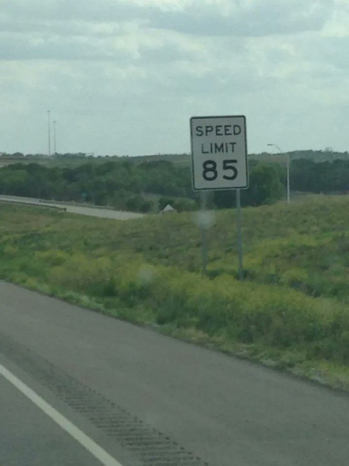 FactsAboutTexas's tweet photo. Welcome to Texas! Please feel free to haul ass. https://t.co/OXWix1tG7Y
