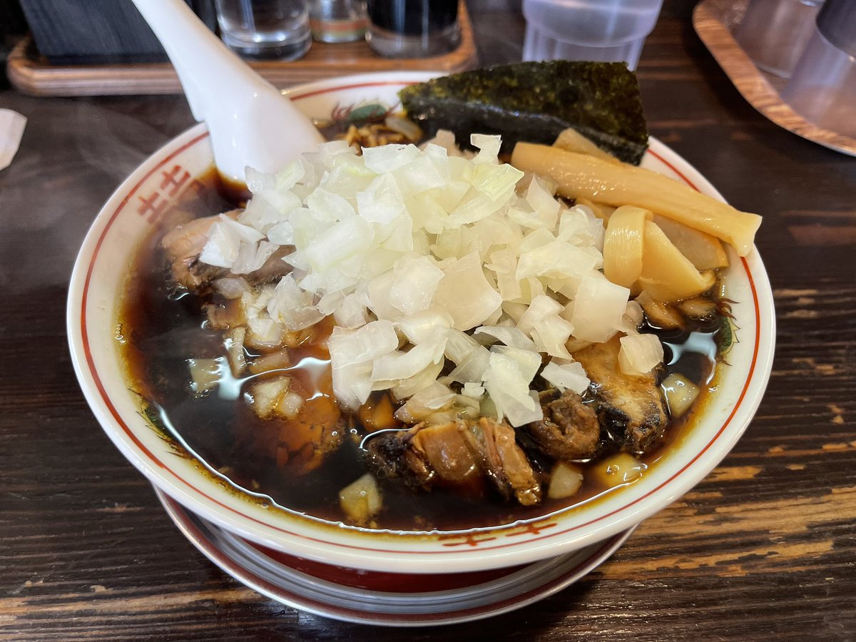 先週本家の梅乃屋で食べた竹岡式ラーメン、近所でも出している場所があったので行ってみた。 俺程度が食べた感じだと、ほぼ完全に再現できてる。 竹岡式はチャーシューが命だと思っているんだけど、そのチ