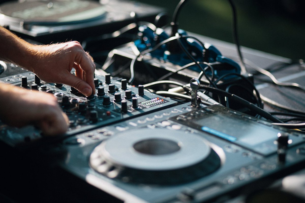 RuffBeatzEnt's tweet photo. What if we tell you that Armin van Buuren has his own academy for creating #trance music? Would you enroll yourself?

If your answer's yes, then you better click the link below and read on!

https://t.co/b7qxPyYkdv

#EDM https://t.co/nOqG3thS4T