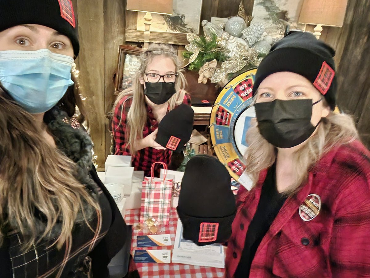 So excited to see other booths wearing plaid to support #ProjectPlaid at The Mom Market Niagara.  
Thank you Bird Lane Shop, Queen V Beauty Bar, and Scheer Luck Yoga
There is still a little time to stop by the <a href="/MeridianCU/">Meridian CU</a> table. 
<a href="/PathstoneMH/">Pathstone Niagara</a>
