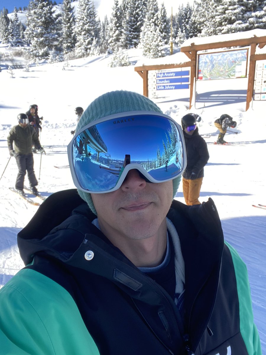 RyHilton's tweet photo. Back in my element 🏂🏂🏂 https://t.co/uMeeNTJ8ky