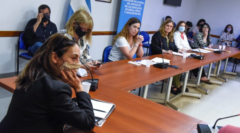 ⏺️ Bicameral de los Derechos de los niños y niñas recibió a #Unicef (video)

<a href="/paolavessvess/">Paola Vessvessian</a> <a href="/lbrumana_unicef/">Dr. Luisa Brumana</a> <a href="/isazaolga/">Olga Isaza</a>
<a href="/sebawaisgrais/">Sebastian Waisgrais</a>

ncn.com.ar/bicameral-de-l…