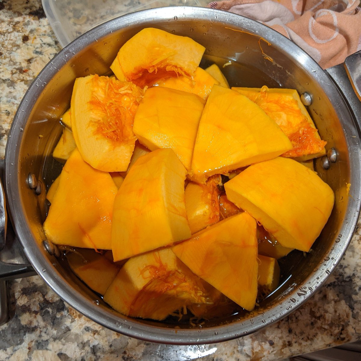 AnneMenini's tweet photo. #eatyourpumpkin https://t.co/L1GUr99ZnN