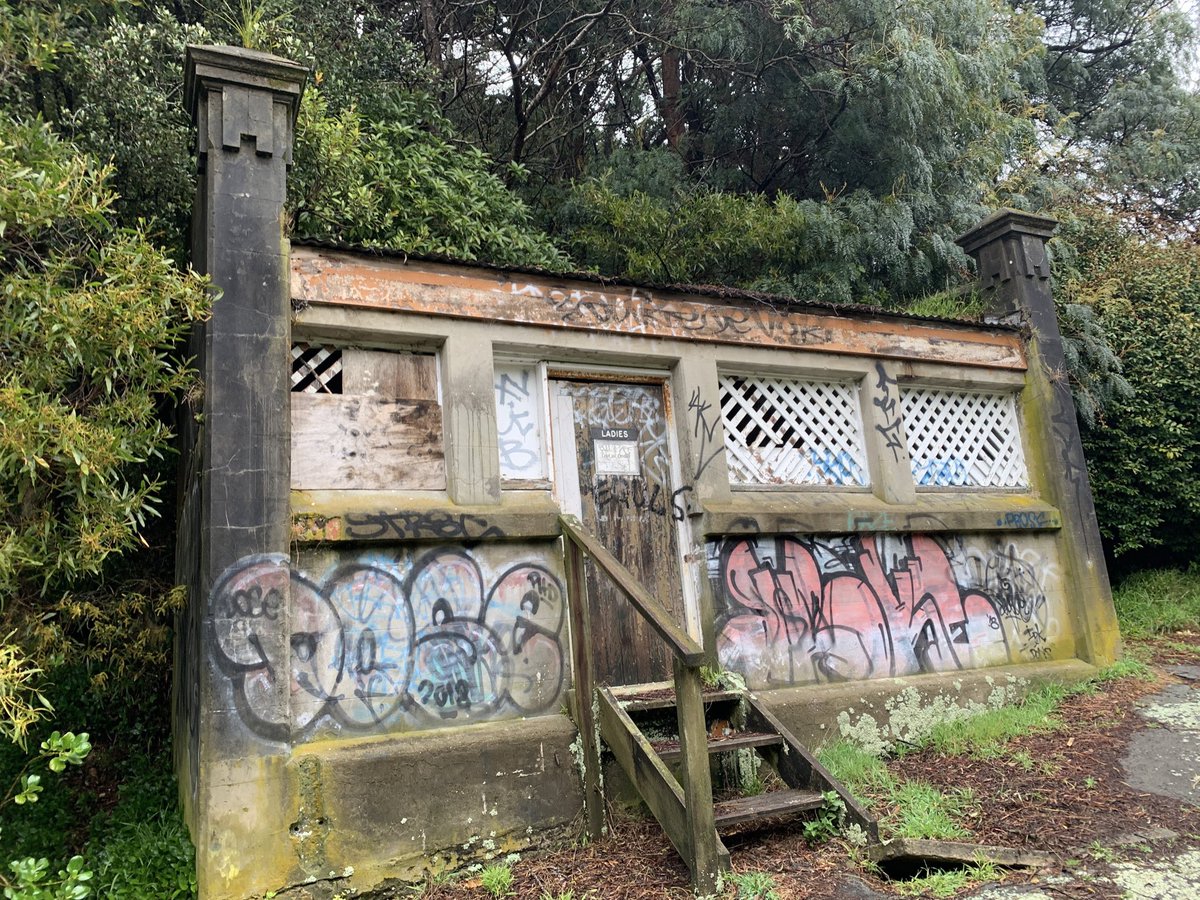 Anyone have further information about the disused bowling green above Holloway Road in Aro Valley? Seems like it has a rich history, but hard to find anything online mapy.cz/s/nanumelema