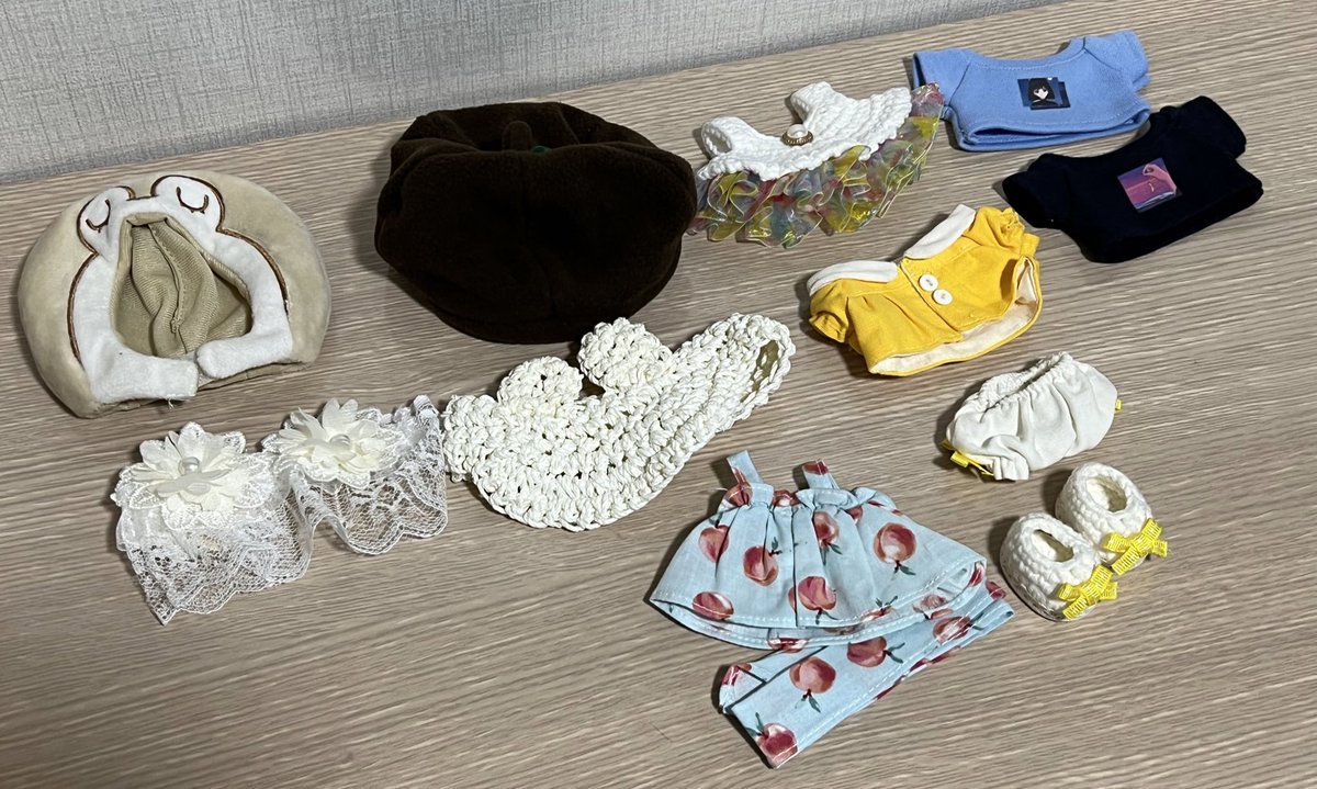 탐라 탐라!  혹시 요 아이들 일괄 3에 가져가실 분 있나요? 지인 에눌 쿨거 에눌 쌉가능이에요 ㅠㅠㅠ 하나도 못입히고 있는 옷들이라 급처해요 15 사이즈입니다 🥲 #솜솜옷장터 #무솜인덕장터 #솜인덕장터