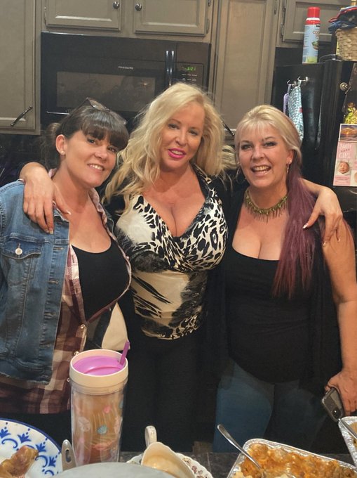Thanksgiving dinner last night. @rebeccalovexxx Myself &amp; @JoclynStone And there was about 15 or 20 other<a class="tags" target="_blank" title="On Twitter" href="/?out=eyJ0eXAiOiJKV1QiLCJhbGciOiJIUzUxMiJ9.eyJpYXQiOjE3MjU2MDQ3NzksImlzcyI6InR3cG9ybnN0YXJzLmNvbSIsIm5iZiI6MTcyNTYwNDc3OSwiZXhwIjoxNzU3MTQwNzc5LCJyZWRpcmVjdF91cmwiOiJodHRwczovL3R3aXR0ZXIuY29tL3JlYmVjY2Fsb3ZleHh4In0.BGKLTxuhpN5iuPPEq2Xkh3paDgIlY2BsK6ZfTG0LDIOQEtWz9t0A5whQKN751u2LYE-e9dU_1QS_O9hitnN9fg">@rebeccalovexxx</a><a href="/tag/europedichan"class="tags"><span>#europedichan</span></a>