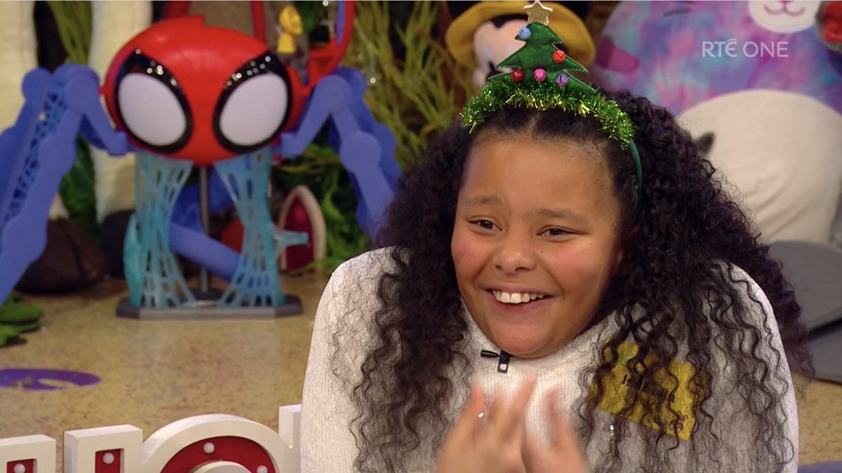 sarahmk88's tweet photo. What an amazing, beautiful and inspirational girl Isabella is.

She deserves the world and is clearly adored by her family—and now by the entire nation ❤🇮🇪

#LateLateToyShow2021 #LateLateToyShow https://t.co/3RmNPaGSyS