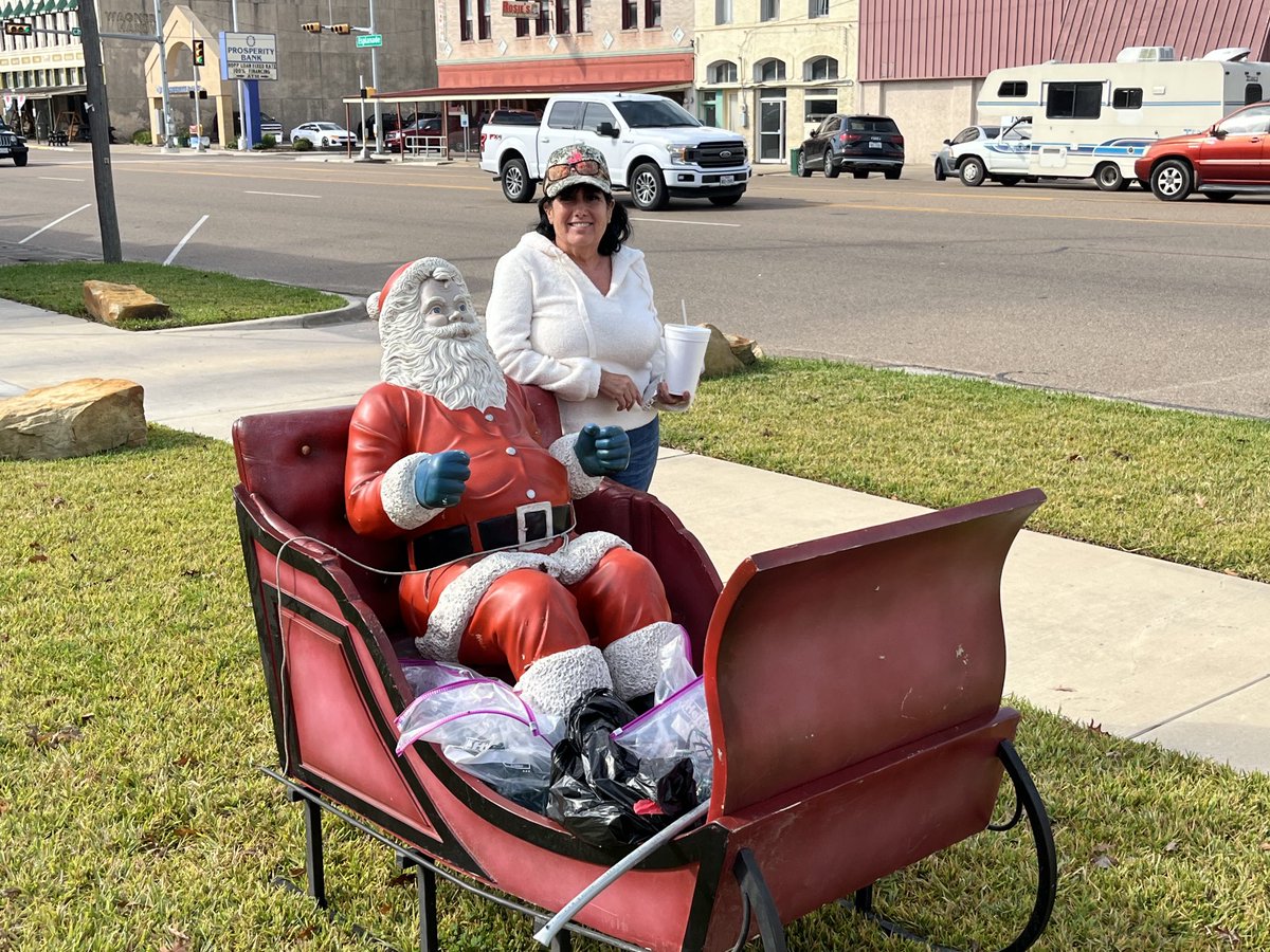 jodilela's tweet photo. Mrs C getting Santa and the team in shape https://t.co/Nf1WOPbJLG