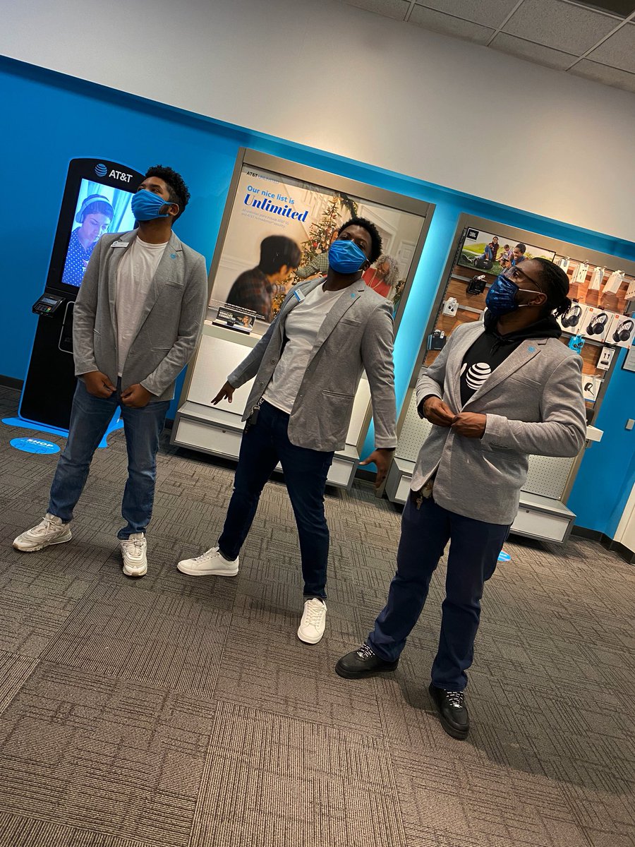 Franco_lindsey2's tweet photo. BLAZER Black Friday was a success ‼️ 10 FN 16 STRATS 11 PPV 3 TV.. Dress for the SUCCESS you want! ☔️☔️✨💙🎊 #UnstOHPAble #TeamFIRE #TeamDREAM 🔥🔥🔥🔥😍😍😍🙏🏽 https://t.co/SCXlgxKrhE