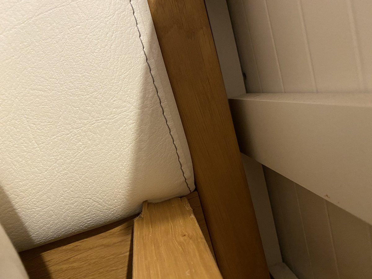 EmilyLynnVocals's tweet image. DO NOT USE @wearemoversUK It has been a year since the dreaded move and we still have not received our agreed compensation for the damages they caused to our items. I will be posting the damages and emails in a separate post.